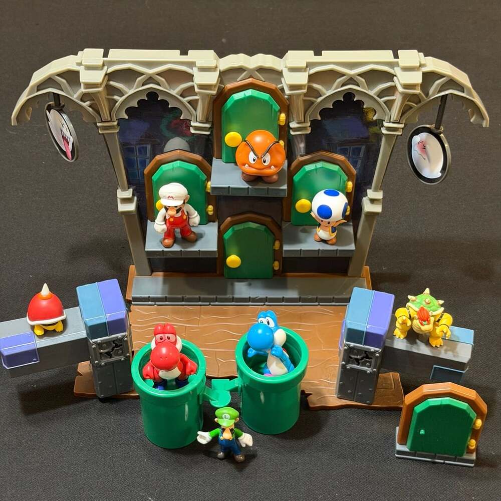 Jakks Pacific Super Mario Deluxe Boo Mansion Playset with Figures